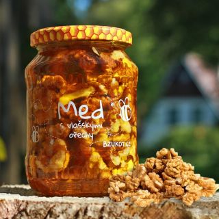 🥳 Novinka v Bzukotu! 🐝 Dlouho jste nám o ně psali, teď jsme se k nim konečně dopracovali! Máme tady leta očekávané OŘECHY...