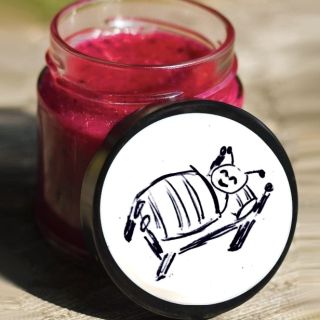 Jak slaví včely Vánoce? No jasně, pořádným zimním odpočinkem! 😴 Tahle včelka už má po všech přípravách na svátky hotovo,...