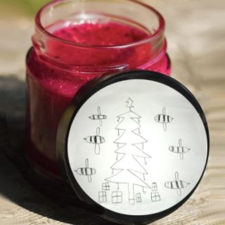 A máme tu prvního soutěžícího dnešního dne. Je jím devítiletý Vojtíšek, podle něhož se včely slétnou kolem vánočního...