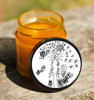 Do naší soutěže „Jak včely slaví Vánoce“ dorazily dva nádherné dětské obrázky! 🐝✨ 🎨 Terezka Junová (9 let) nakreslila...