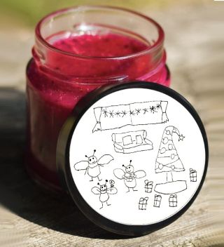 A máme tu kouzelné včelí Vánoce od Nikolky (6 let) – a její úl by se klidně mohl objevit v reklamě vánoční pohodu. Včelky...